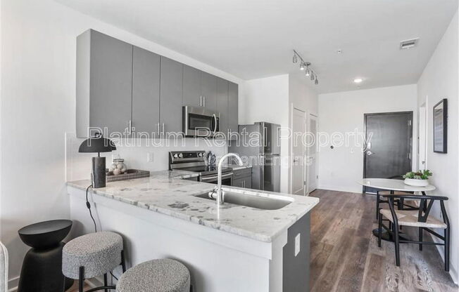 525 PKWY DR NE