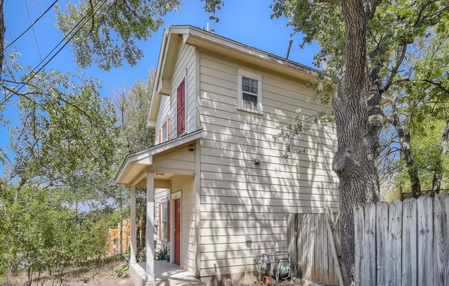 1200 PEREZ ST