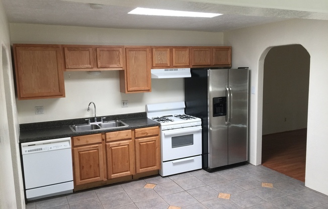 2 beds, 1 bath, $1,550