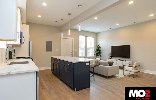 2134 W IOWA
