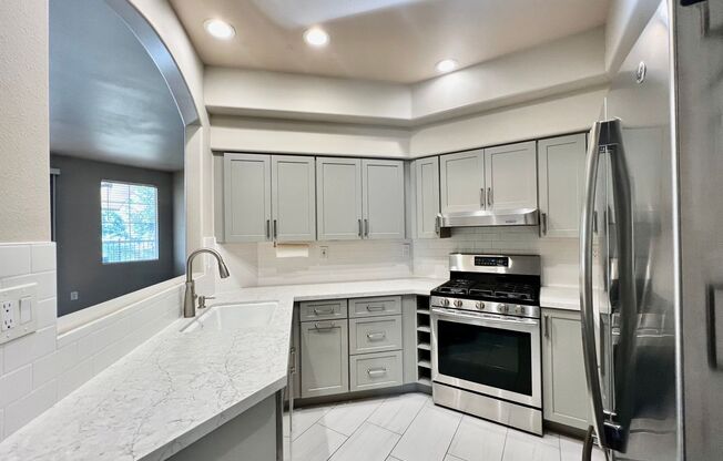 Charming 2B/2BA Condo with Patio and Pool Access in Carmel Mountain