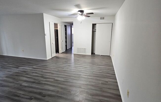 2 beds, 1 bath, 798 sqft, $1,200, Unit 4613-F