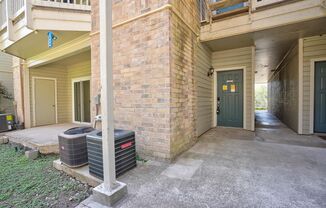 Bright 1BR / 1BA Home with Fireplace & Pantry