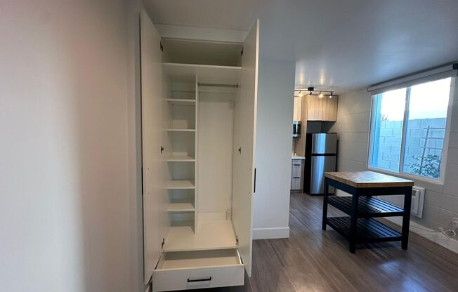 Studio, 1 bath, 275 sqft, $999, Unit 302