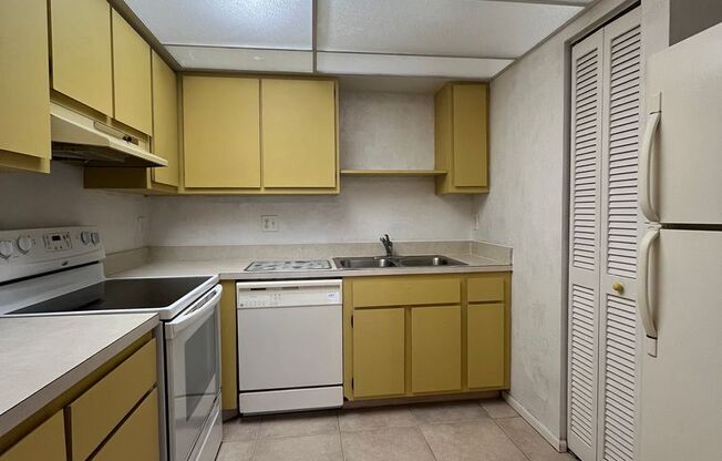 2 beds, 1 bath, $1,295, Unit # 4 F