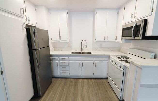 3 beds, 2 baths, 1,400 sqft, $2,898, Unit 229