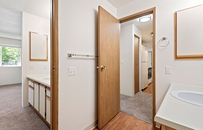2 beds, 1 bath, 819 sqft, $1,795, Unit H104