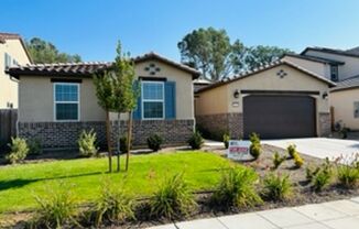 $2,495 Clovis 3 Bedroom/2 Bath + Expansive Office, Solar, E. Mitchell,  Barstow & Leonard