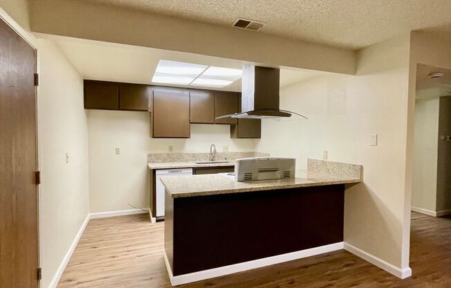 2 beds, 1 bath, 926 sqft, $1,595, Unit 8073002001