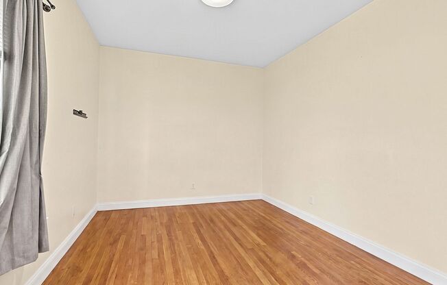 3 beds, 2 baths, 1,300 sqft, $3,300, Unit 2W