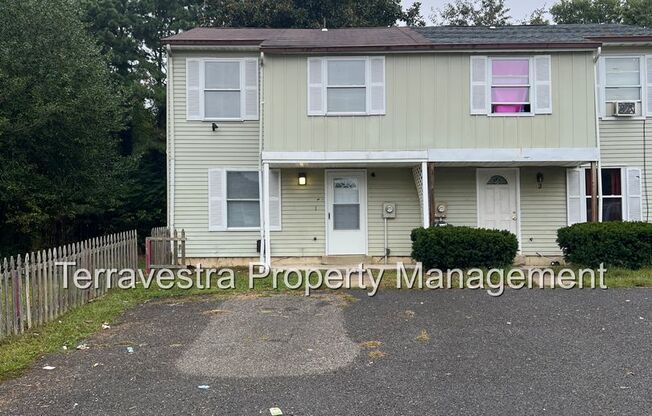 3 bed 1 bath end unit townhome for rent in Gloucester Township!