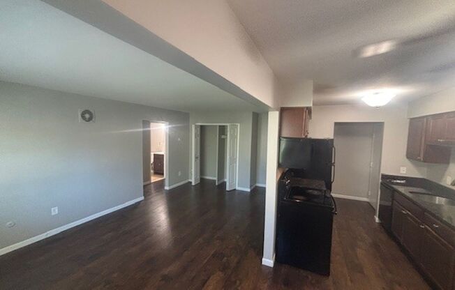1 bed, 1 bath, 650 sqft, $1,050, Unit 27-104