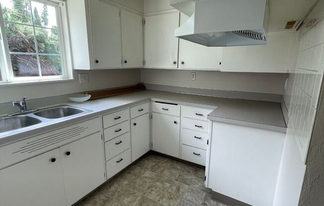 315-325 Lobelia Ave