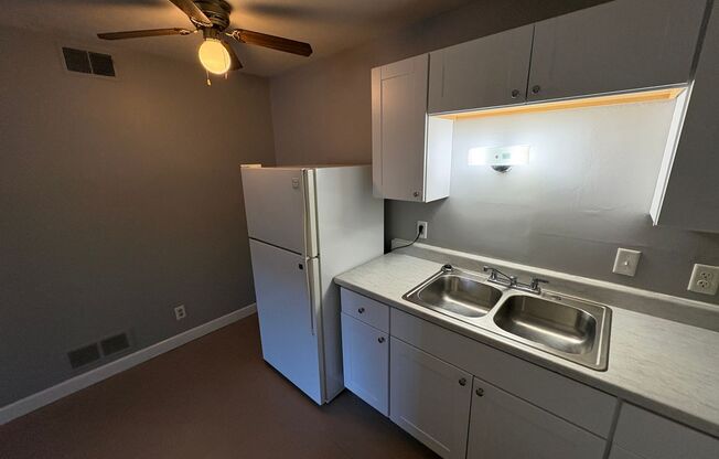 1 bed, 1 bath, 802 sqft, $720, Unit #3