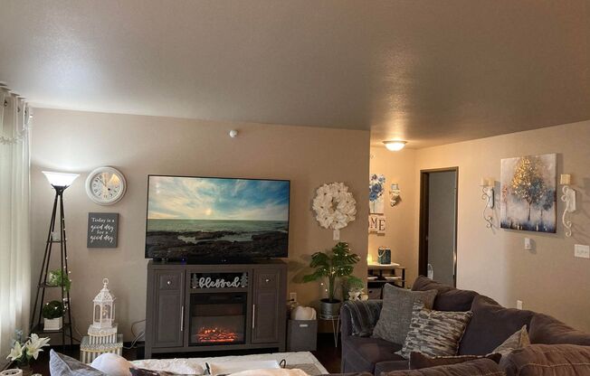 2 beds, 2 baths, 1,206 sqft, $1,860, Unit 5309