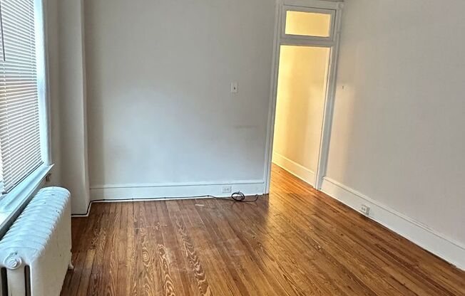 1 bed, 1 bath, $1,075, Unit 2R