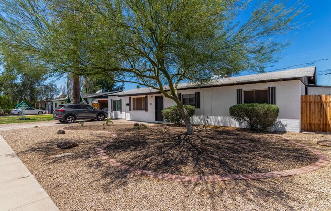 4 bed 2 bath home in the heart of Tempe with pool!
