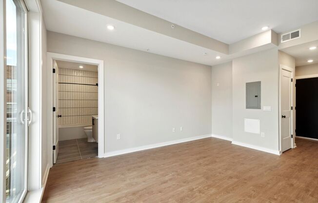 Studio, 1 bath, $1,195, Unit Unit 210