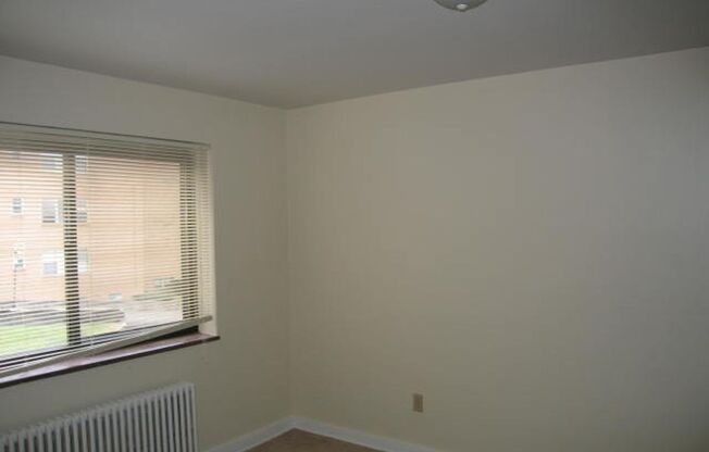 2 beds, 1 bath, 710 sqft, $1,650, Unit 01C