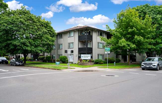 Broadway Center | Exterior