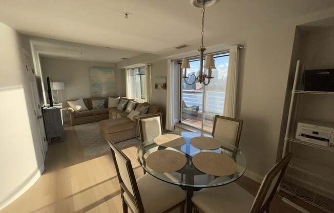 1 bed, 1 bath, 800 sqft, $4,400, Unit PH03