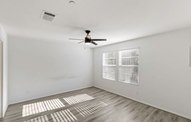 LIKE NEW 3 BEDROOM TOWNHOME