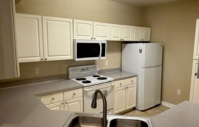2 bd / 2 ba in Palms Club Community !