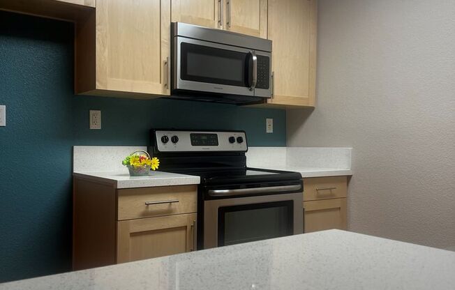 2 beds, 1 bath, 900 sqft, $3,075, Unit E121