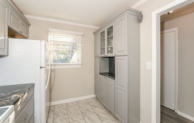 3 beds, 2 baths, $2,450, Unit Unit 122