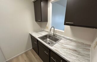 2 beds, 1 bath, $1,295, Unit 109
