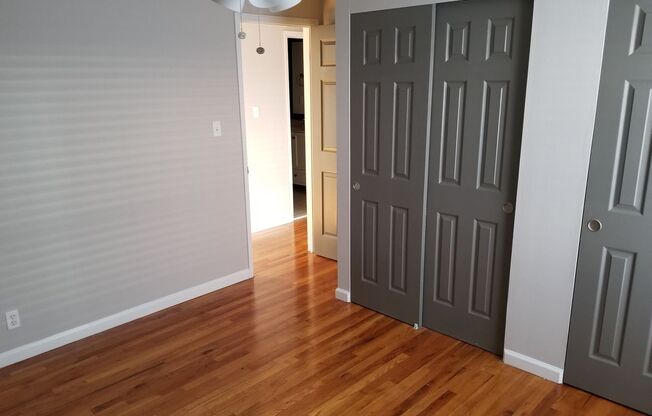 2 beds, 1 bath, $1,300, Unit 12551 - A