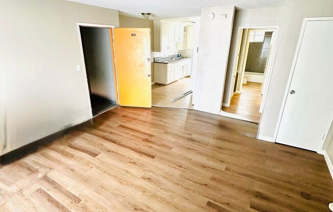 Cerritos Avenue Apartments