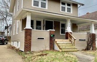 954 E ARCHWOOD AVE