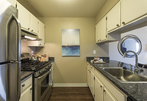 2 beds, 1.5 baths, 900 sqft, $2,195, Unit 06