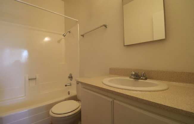 Heritage Plaza Apartment Homes Bathroom