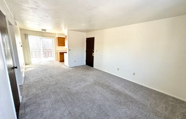 2 beds, 1 bath, 745 sqft, $1,100, Unit 700-5