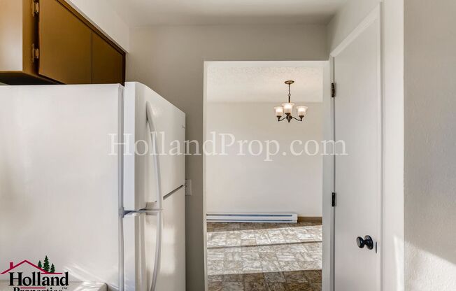 3 beds, 1.5 baths, 1,000 sqft, $1,645, Unit C