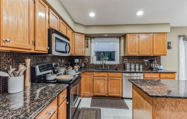 Fully Furnished 4 Bedroom 2.5 bathroom home in Bloomingdale