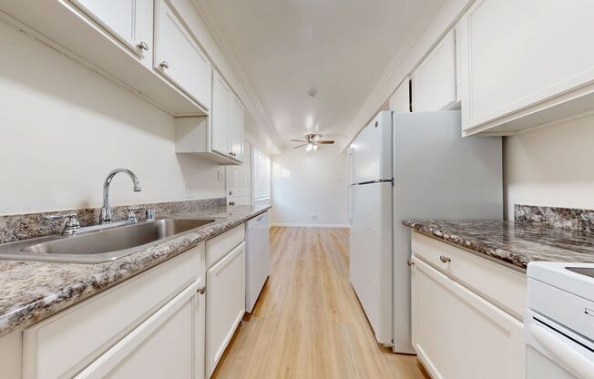 2 beds, 1 bath, 715 sqft, $2,450, Unit 418-1