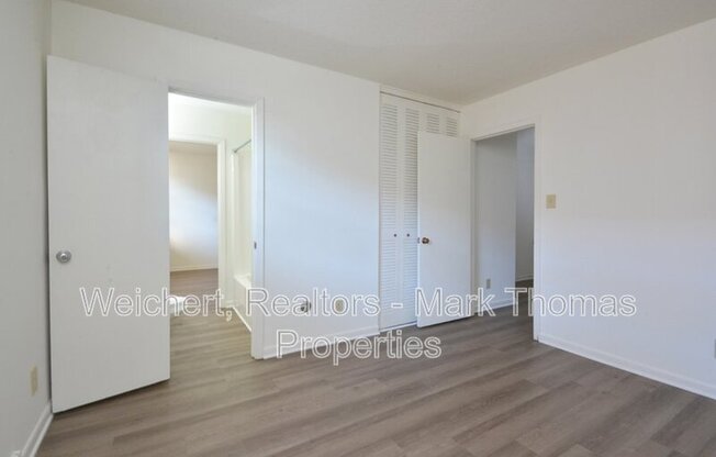 1313 HUDSON AVE