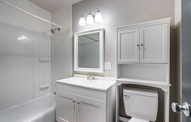 2 beds, 1 bath, 725 sqft, $1,099, Unit 1645-11