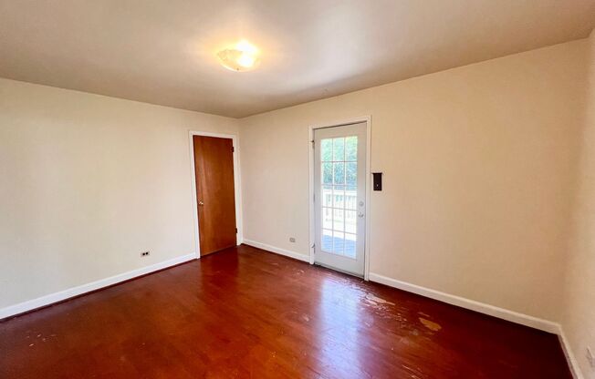 2 beds, 1 bath, $1,900