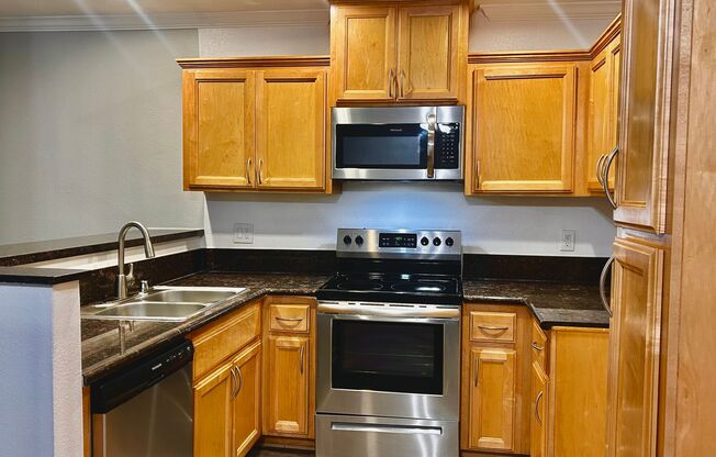 2 beds, 2 baths, 880 sqft, $2,800, Unit A-5