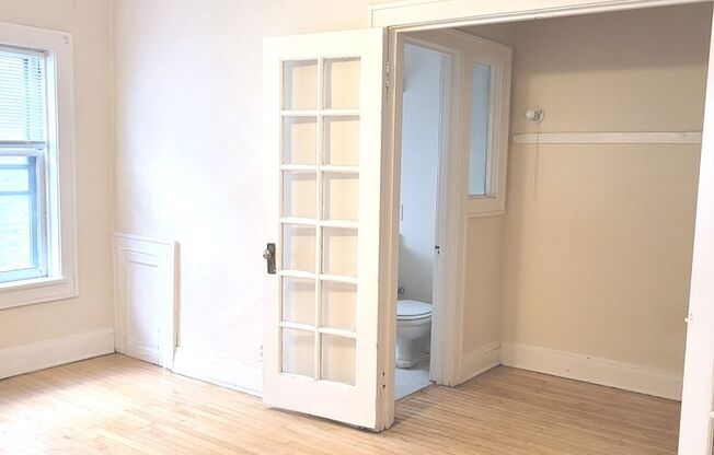 Studio, 1 bath, $875, Unit 25