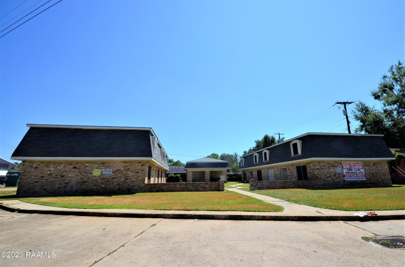 2610 NE EVANGELINE TRWY