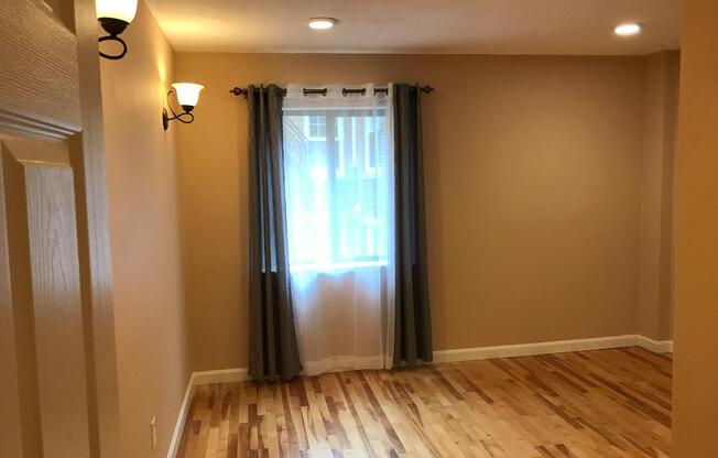 3 beds, 1.5 baths, $4,050, Unit 9