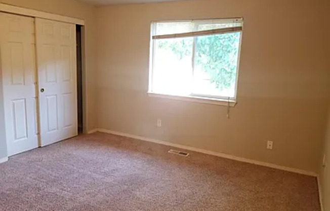 Spacious Single Level Home for Lease - 5509 NE 30th Ave
