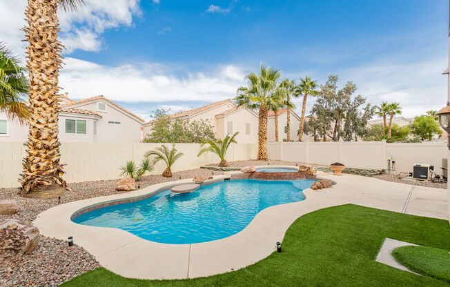 Stunning 4 Bedroom in Henderson with Pool!