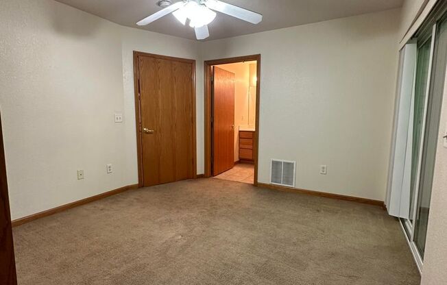 1 bed, 1 bath, 600 sqft, $995, Unit 15