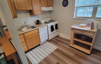 2 beds, 1 bath, 725 sqft, $975